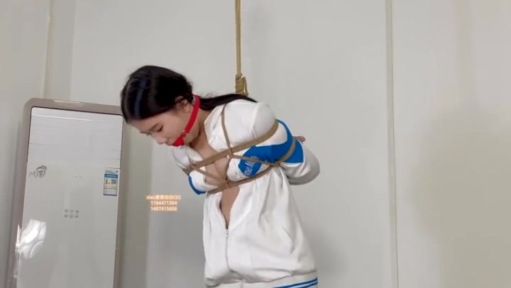 xiao素素 校服收拾家务后被tj（第一集）口球 驷马 m腿 Preview 3