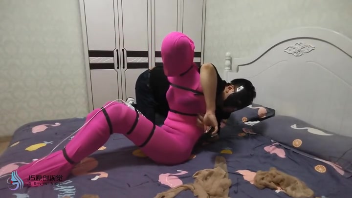 JS原创 瑾萱丝袜束缚 棉袜堵嘴套头 粉色丝袋全包 棒刺激 Preview 4