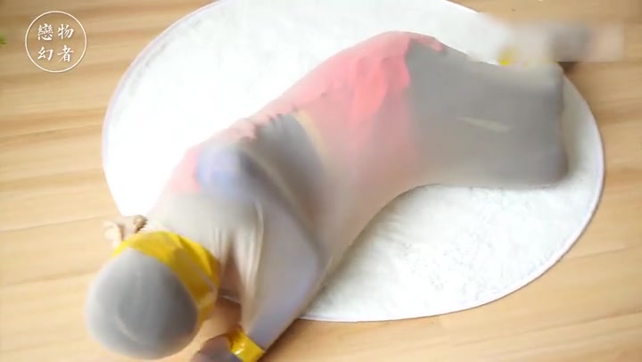[网友原创] 【恋物幻者】【新人莹莹】妹子cos女超人受难蒙眼蒙嘴被丝袜全包捆绑 TK Preview 1