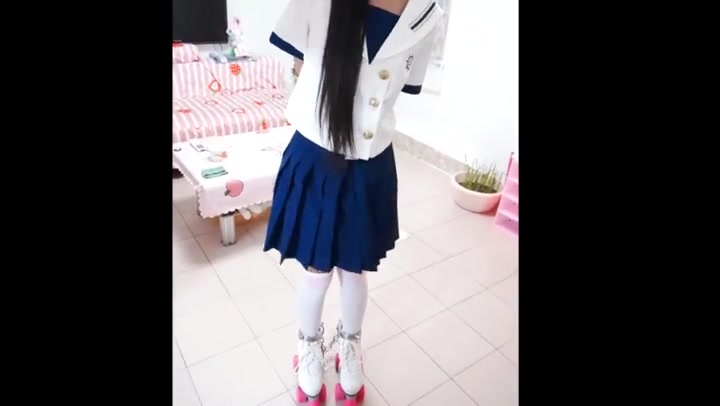 冷与贝 定拍轮滑女孩的一天，拘束捆绑状态下起床做饭吃饭挑战 Preview 4