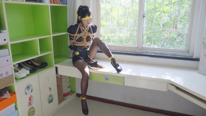 冷少与贝娘 宁红叶COS捆绑黑丝长腿紧缚 Preview 1