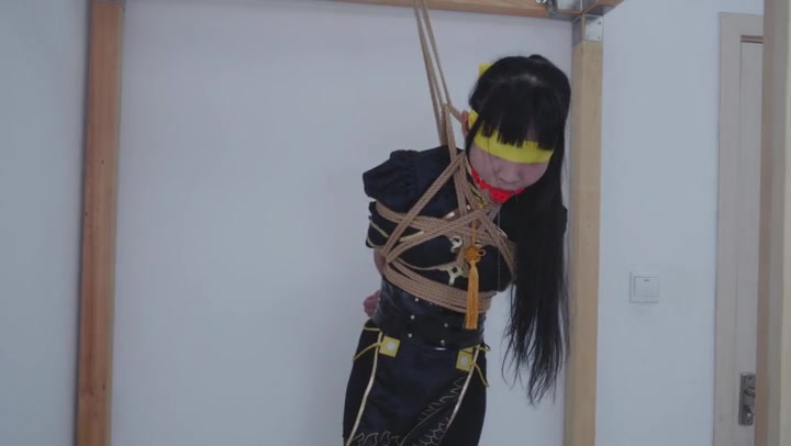 冷少与贝娘 宁红叶COS捆绑黑丝长腿紧缚 Preview 4