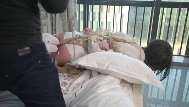 鹿角与猫爪 小Lolita驷马调教【伪娘】驷马、鞭打PP脚心、口环夹子口水收集、郊狼电击、zdb震菊菊 Preview 4