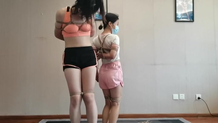 一绳所爱 两个女孩被绑逃脱 Preview 4