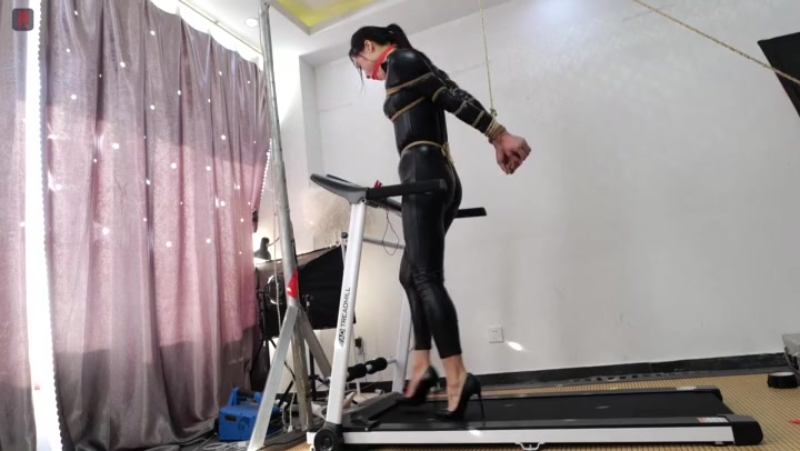 绳之韵 菲菲科学健身第三拍（第二集）跑步机上的黑胶衣、后手吊、鞭打 Preview 1