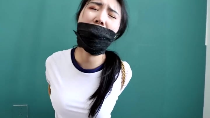 得意客 king定拍日式白丝体操服美女的囚禁游戏（03）踮脚股身吊缚 强迫像小狗一样拴住玩逃脱游戏 Preview 4