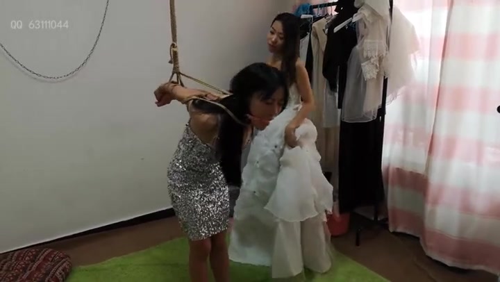 【随心】诺米桃子婚纱姐妹劫被捆绑TJ，绑好之后牵走 Preview 2