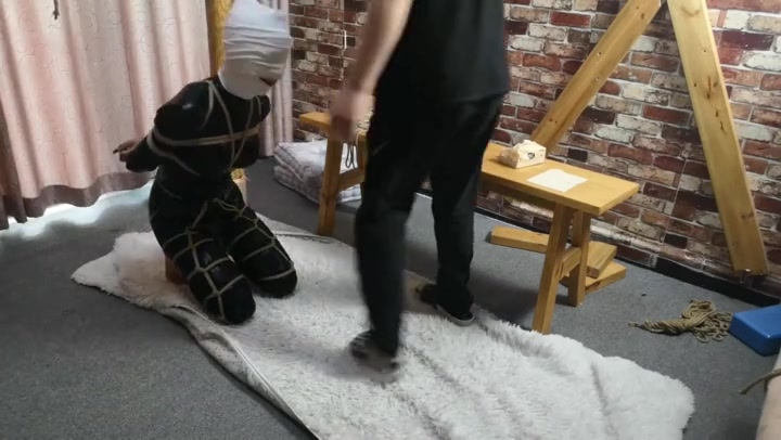 随心绳艺 雅思 胶衣女贼调叫 多层包裹 绷带蒙头 丝袜堵嘴 装麻袋 Preview 3