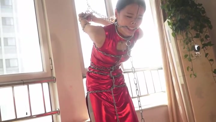 全金属系列 大美女杜杨金属枷锁束缚鼻钩虐到哭泣 Preview 1