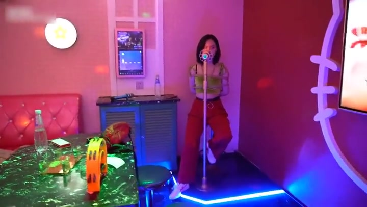 定拍海语，KTV捆绑后纵情飙歌+户外马路极限 Preview 1