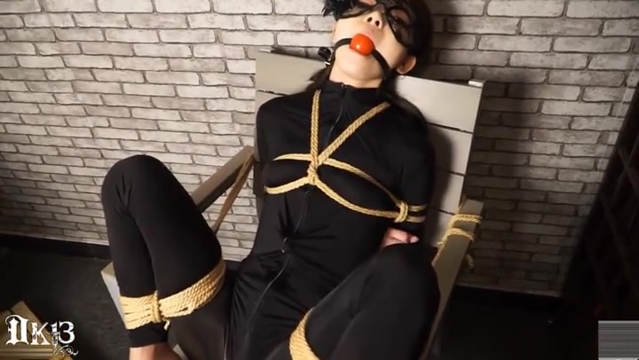 DK13美束馆_密室调教-M字开脚被固定在椅子上 Preview 3