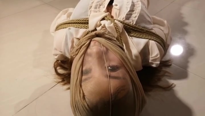 雨晴美束 絲之秘語女绑女剧情系列，丝袜堵嘴套头，内裤堵嘴地狱，龟甲紧缚 Preview 2