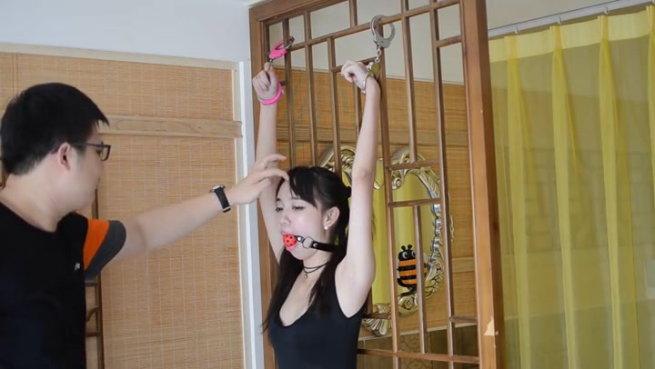 萌妹唯美紧缚 手铐脚镣口塞麻绳（1） Preview 1