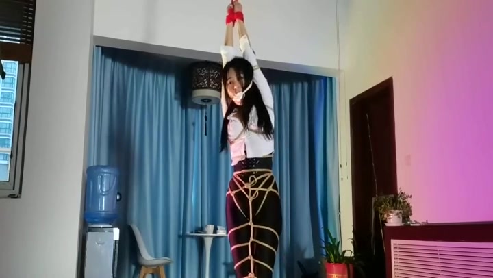 一绳所爱 笑笑绑在沙袋上鞭打 Preview 4