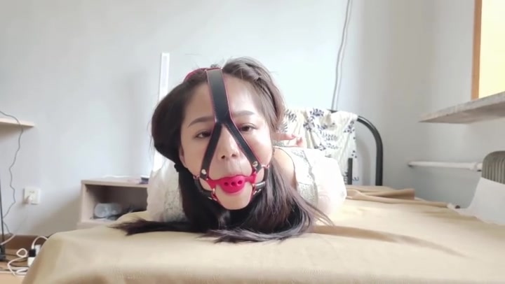 玩奴原创 萝莉妹子梦竹初次捆绑，白丝日式三段缚驷马连头，腿上放置tk. Preview 3
