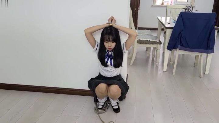 一往情深 刑讯贩毒女大学生. Preview 1