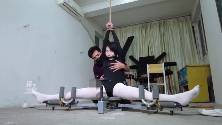 樱束原创 舞蹈生一字马开腿特训 舞蹈生娜娜被老师强制一字马开腿疼到嗷嗷叫！ Preview 4