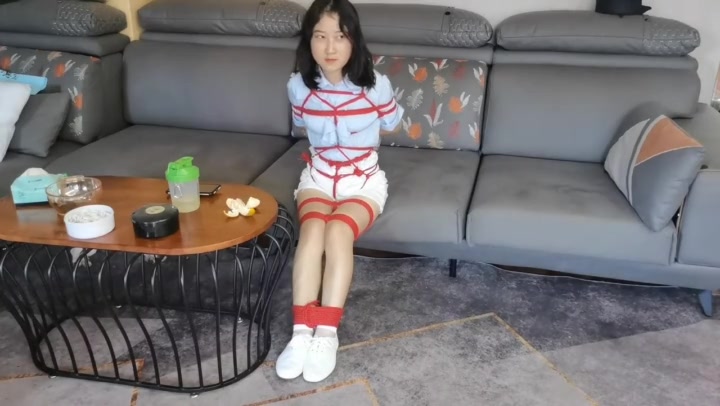 小白鞋女孩捆绑还要唱歌. Preview 4