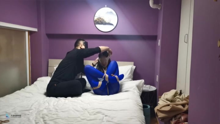 JS原创 采文 性感蓝丝+后高手+股绳+团缚+蒙眼+口球堵嘴+挠痒+玩足 Preview 1