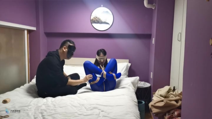 JS原创 采文 性感蓝丝+后高手+股绳+团缚+蒙眼+口球堵嘴+挠痒+玩足 Preview 2