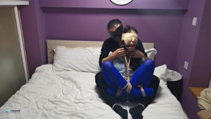 JS原创 采文 性感蓝丝+后高手+股绳+团缚+蒙眼+口球堵嘴+挠痒+玩足 Preview 3