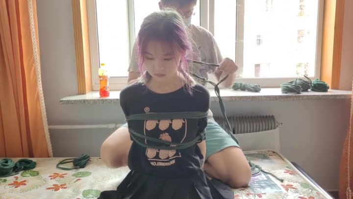 美少女月潇驷马紧缚舔足训练 Preview 2