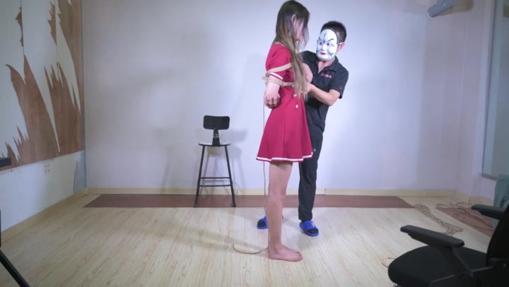 超长比例长腿模特小C秋千分腿缚和初次体验吊缚 Preview 2