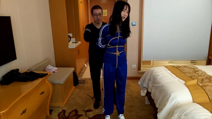 蓝衣新模特 小姑娘特别漂亮 Preview 1