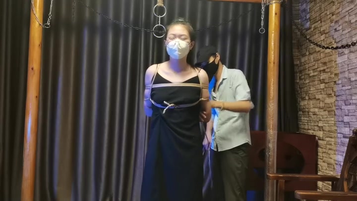 一绳所爱 韩露被绑跪在地上鞭打 Preview 1