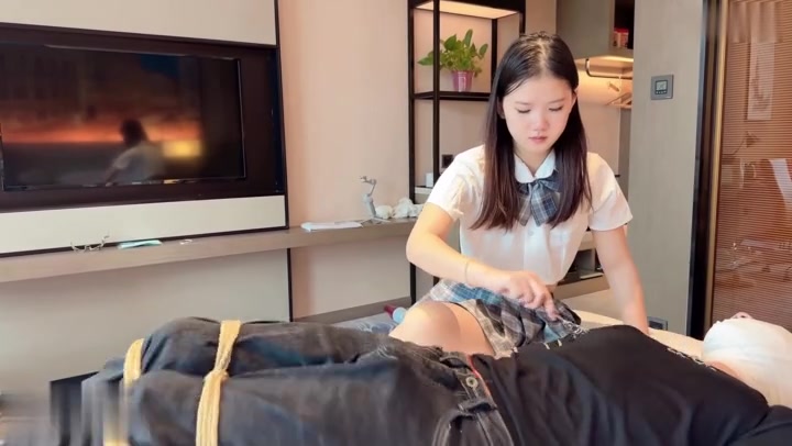 xiao素素 JK短裙小美女佳佳和小哥哥. Preview 3