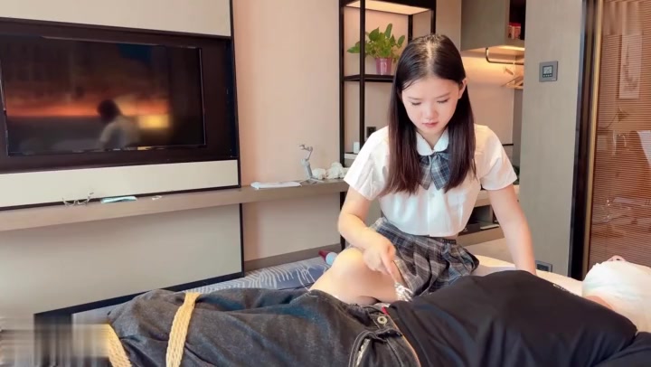 xiao素素 JK短裙小美女佳佳和小哥哥. Preview 4