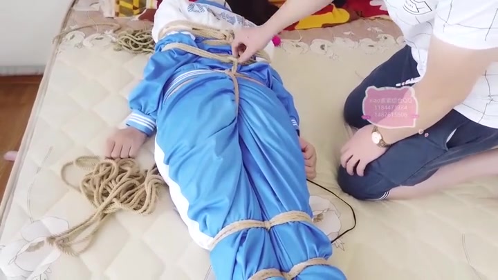 xiao素素 校服运动鞋白色棉袜 被大叔TJ系列（第二集） Preview 4