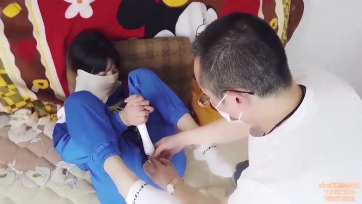 xiao素素 校服运动鞋白色棉袜 被大叔TJ系列（第三集) Preview 3