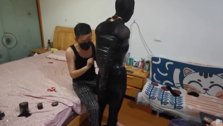 我的媳妇 第70弹、连身丝衣胶带拘束、胶带包头包手 Preview 1