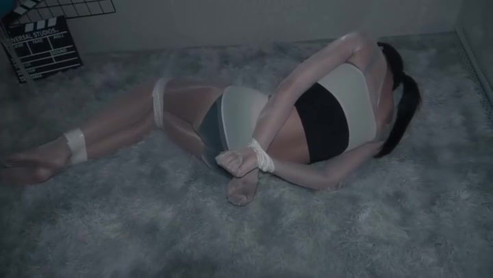 维黎美束 纵享丝滑，170长腿学姐油亮3条丝袜全包，丝袜套头！紧紧包裹！ Preview 2