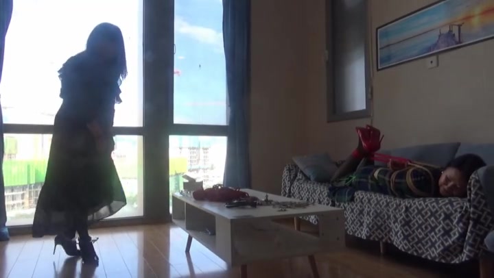 山东原创 妈和女儿的游戏，大型绳艺镣铐游戏片，年近六旬的妈妈和三十的女儿玩儿地不亦乐 Preview 2