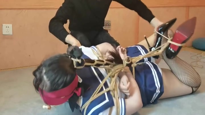 一绳所爱 姜晓岚学生装极限驷马教训 Preview 4