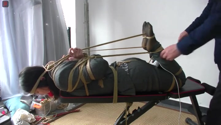 绳之韵 眼镜小OL新人冉静（上下合集）黑丝细高，5厘米大号口球，后观音驷马半吊，初尝绳调味道 Preview 3