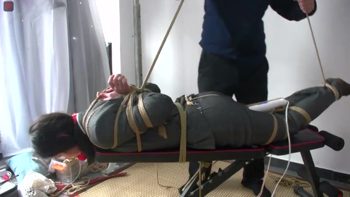 绳之韵 眼镜小OL新人冉静（上下合集）黑丝细高，5厘米大号口球，后观音驷马半吊，初尝绳调味道 Preview 4