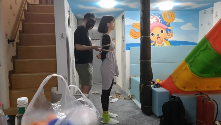 JS原创 黑丝棉袜单腿吊丝袜堵嘴胶带蒙眼抚摸TK Preview 1