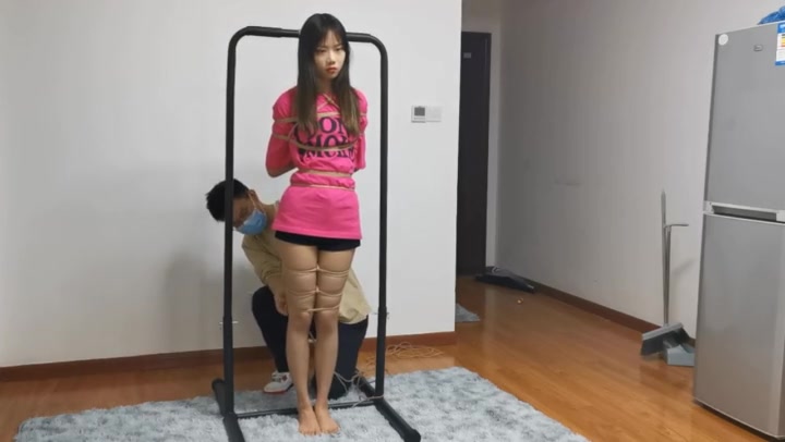 奥特曼 刚上大一的新妹子珂如.一小时捆绑放置.努力的挣扎逃脱 .忍不住的口水流下 Preview 1
