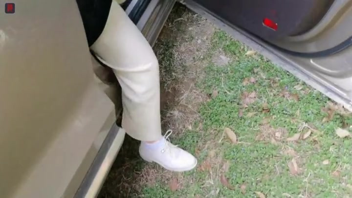 绳之韵 久违的小九妹，红唇白袜马丁靴户外游戏（上集）马丁靴美少女车内和马路边的捆绑游戏 Preview 3