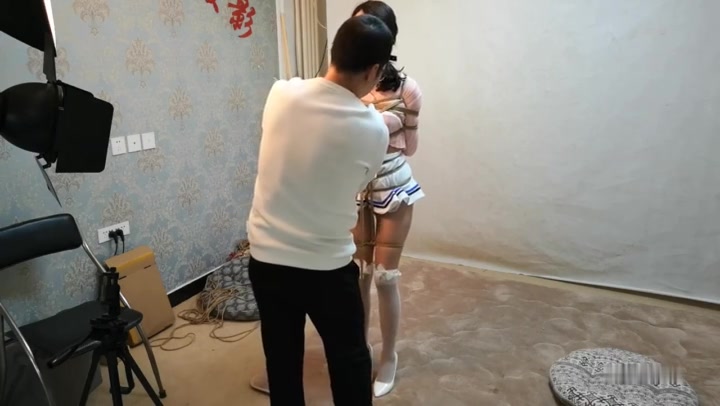 随心原创 卷发气质美女 王睿轩 白丝美腿 细腰 翘腿 初试五花紧缚 怕痒的厉害 各种被挠 Preview 4