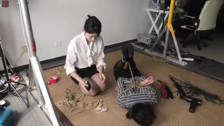 绳之韵 OL双美女女绳戏，瑾瑜虐菲菲（序幕篇）驷马捆绑、口球、TT塞入、鞭打、SP Preview 4