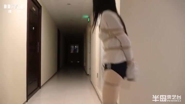 半岛束艺台_葡萄被坑进电梯独自下楼，一路狂跳回家 Preview 1