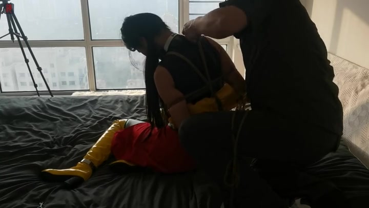 绳之韵 秀儿女英雄（第三集）长靴皮裤、狗圈脚镣，床上捆绑、棒固定放置，绳奴培训进行时 Preview 2