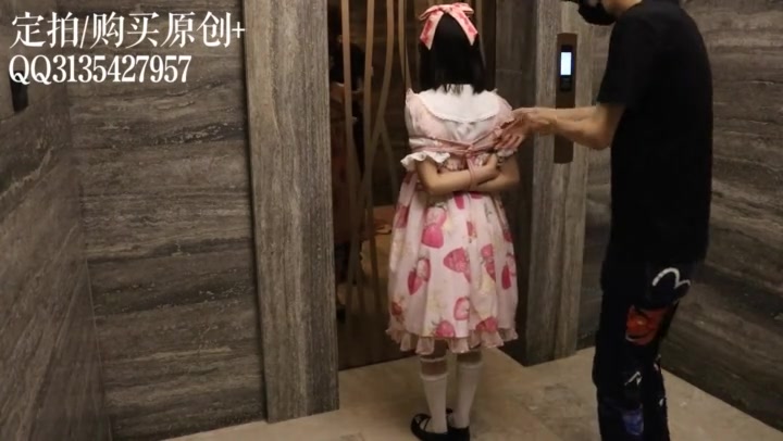 咕咕精 茶茶电梯内海老缚放置！ Preview 2