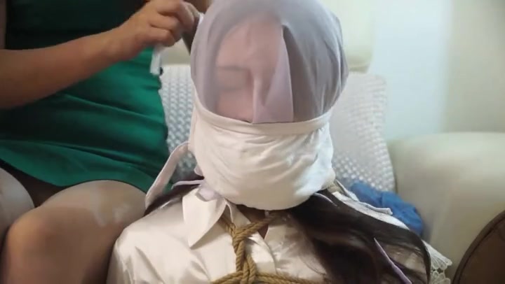 逍遥定制_两个肉丝美少女被两口子极限堵嘴后驷马捆绑 文清-邢佳妮-依然主演 Preview 2