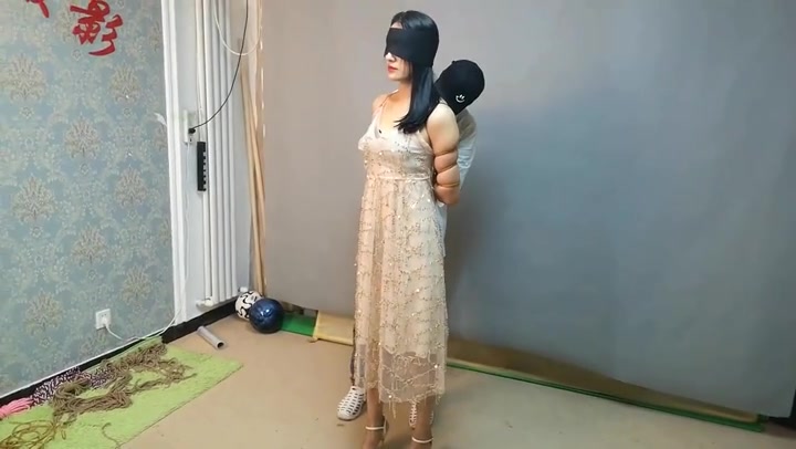 束缘阁 美艳少妇 旭然 钢管舞女郎 五花驷马 挠痒 后手观音 单腿朝天极限一字马 Preview 1