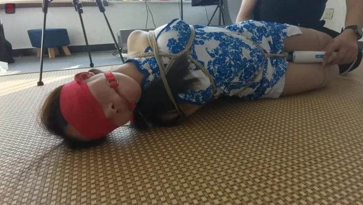 小凡 青花旗袍直臂驷马 Preview 1
